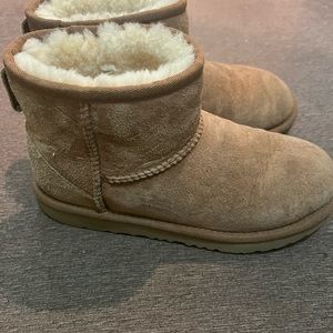 women’s size 6 mini uggs